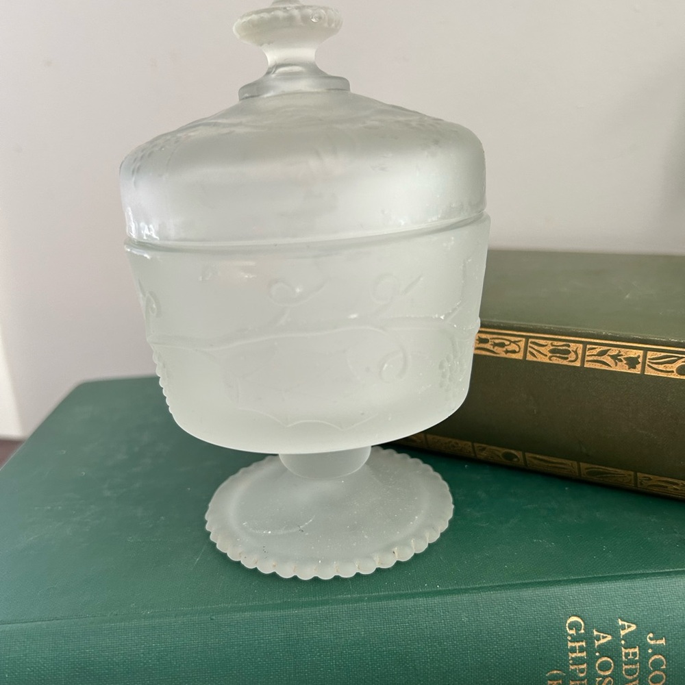 vintage Avon frosted glass powder or trinket / candy jar with lid